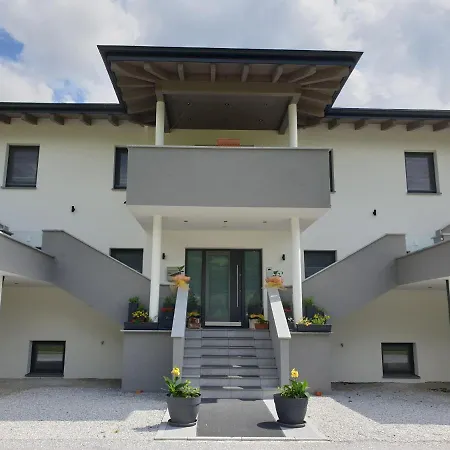 Golf & Mittersill: Slopeside Retreat With Sommercard *